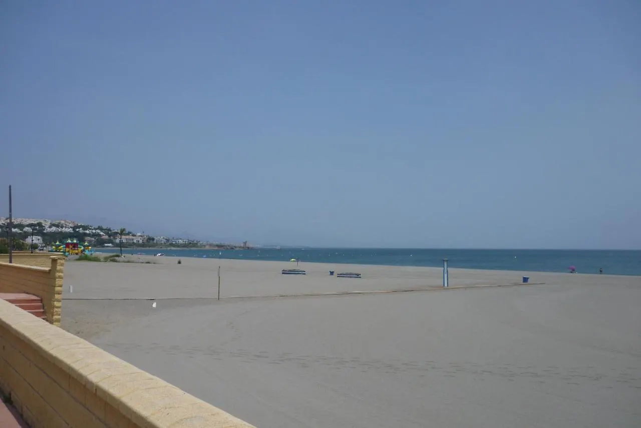 Beachfront 3 Bed Apt سان لويس ذي سابينيل شقة